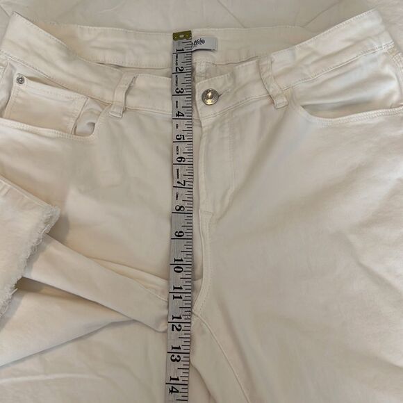Kensie sz 10/30 off white denim crop pants raw hem with slits at side hem EUC - Picture 4 of 13